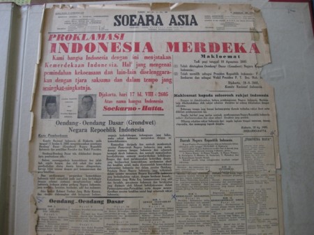Krant met onafhankelijkheidsverklaring Indonesië