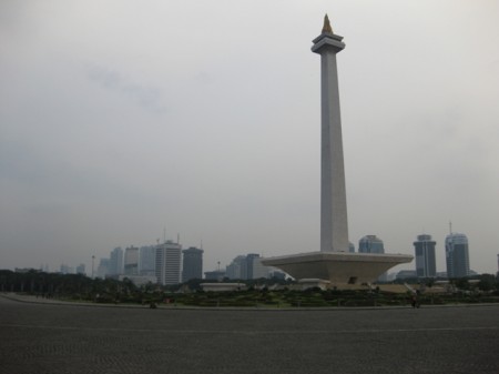 Nationaal Monument in Jakarta in de schemering