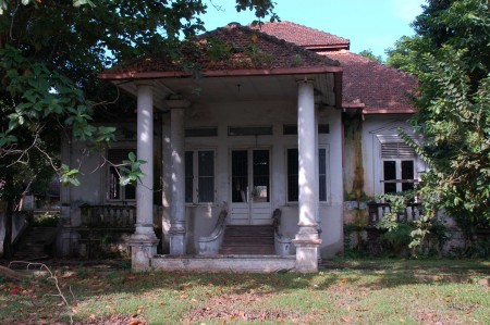 Een onbewoonde villa in Medan