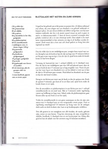 Rijstsalade met noten en zure kersen