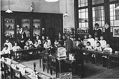 Kleuterschooltje volgens de methode-Montessori in Den Bosch in 1932.