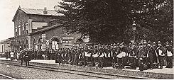 Rekruten op het station van Hardewijk eind 19de eeuw.
